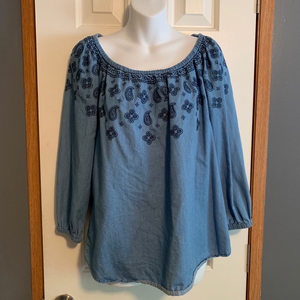 Women’s St. John’s Bay shirt Size Medium